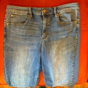 Barley worn Nicole Miller crop jeans